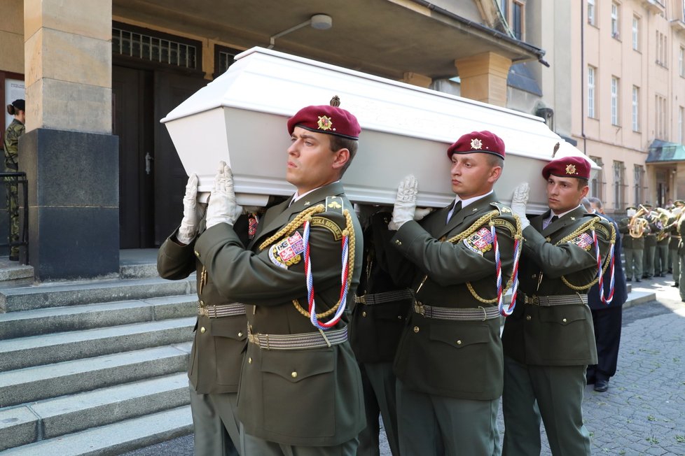 Poslední rozloučení s vojákem Patrikem Štěpánkem.