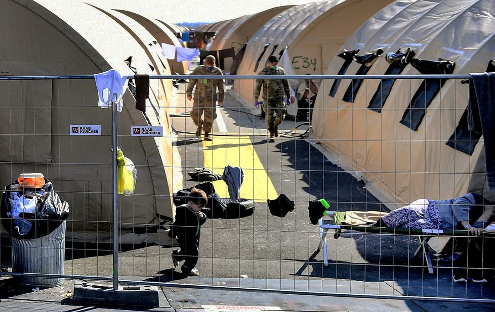 Afghánští běženci se zasekli na základně Ramstein.