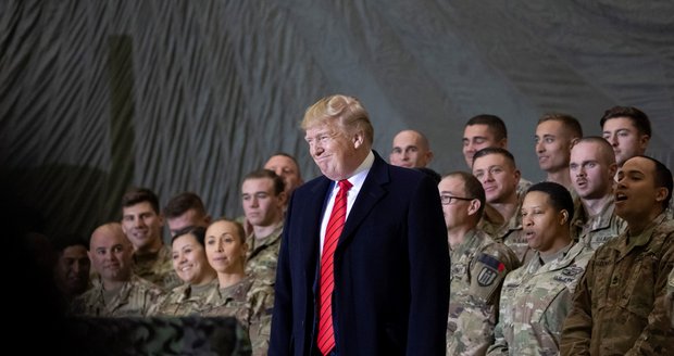 Trump stahuje vojáky z Afghánistánu přes obavy expertů. Co na to spojenecké Česko?