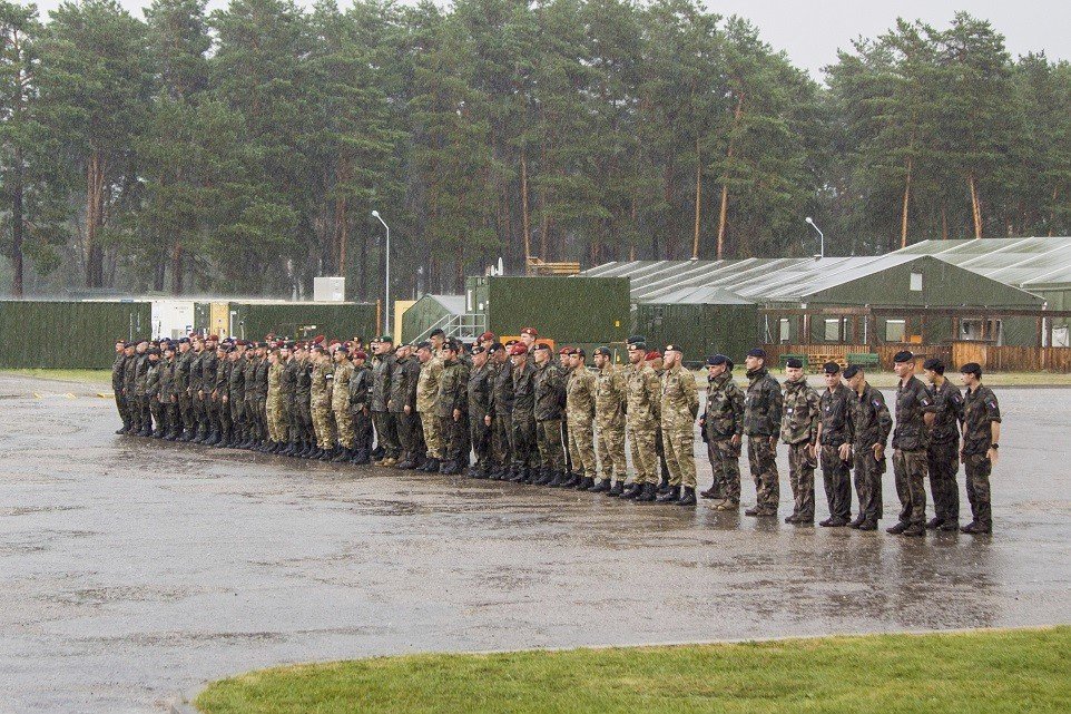 Památku trojice padlých českých vojáků uctili i všichni příslušníci české jednotky eFP BG LTU a také několik desítek vojáků z armád působících v Litvě.