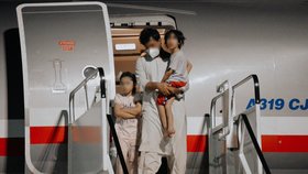 Evakuační lety přivezly do Česka celkem 59 dětí. Odcestovat mohli rodiče a sourozenci. Ostatní příbuzní museli zůstat v Afghánistánu.