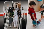 V Praze dosedlo třetí letadlo z Kábulu, o děti a ženy se starají vojačky. Lidé půjdou na deset dní do karantény