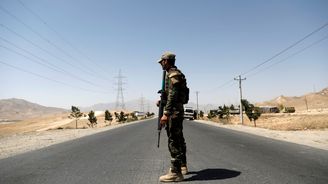 Tálibán útočí na afghánské město Ghazní, boje mají už desítky obětí 