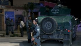 Afghánské bezpečnostní složky zasahují u hotelu, který byl obsazen ozbrojenci.