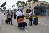 Poslední úniková cesta před Tálibánem: Afghánci míří houfně na letiště, život sbalili do pár kufrů