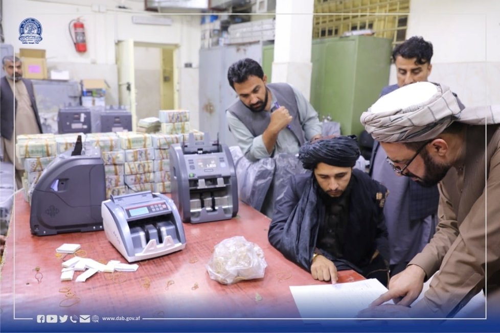 Převrat završen: Tálibán úřaduje v centrální bance.