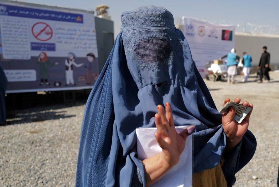 Spousty Afghánců závisí na zahraniční pomoci.