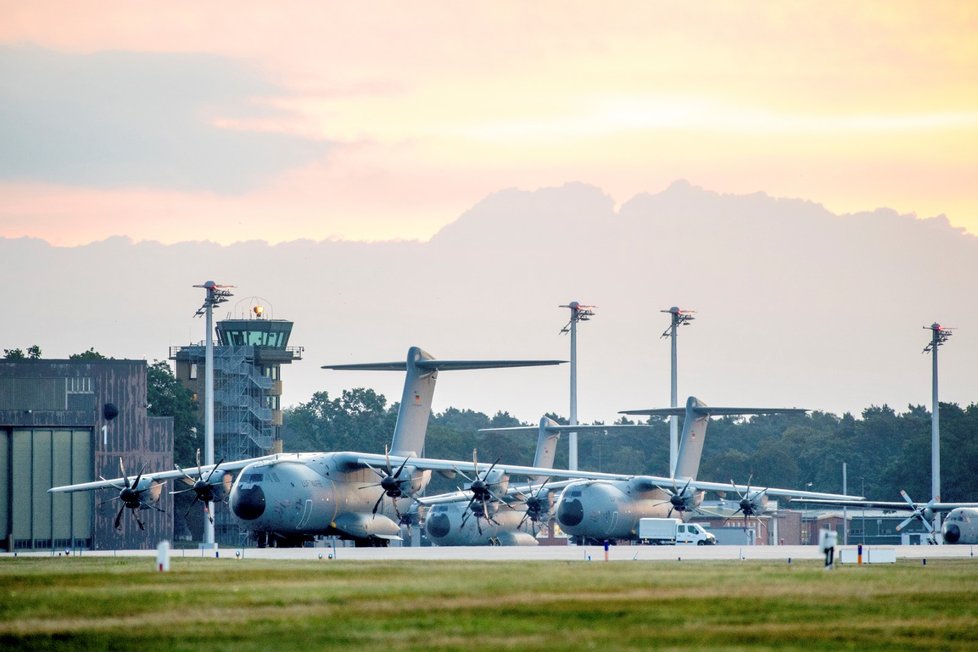 Tři německé Airbusy A400M odletěly do Kábulu na evakuační akci.