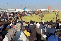 Chaos na letišti v Kábulu pokračuje: Nizozemský speciál musel odletět prázdný!