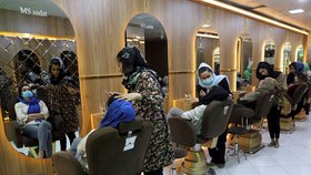 V Afghánistánu musely zavřít salony krásy.