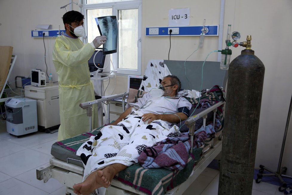 V Afghánistánu není dostatek ošetřovatelů, o nemocné se starají rodinní příslušníci