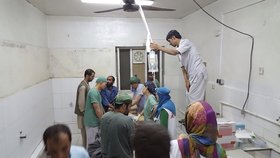 Bombardovanou nemocnici v Kunduzu měli údajně Talibanci jako "živý štít".