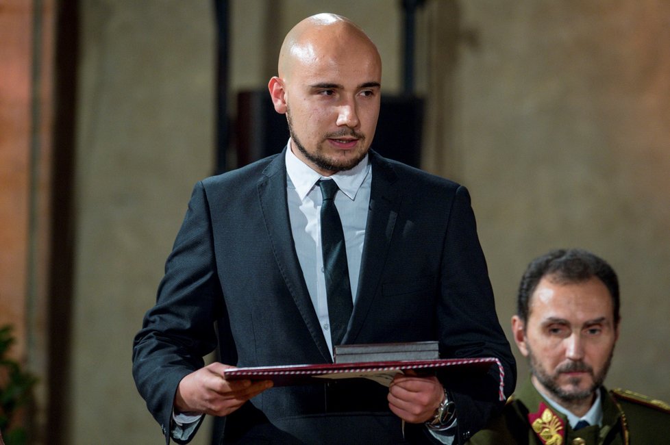 Ministr obrany Lubomír Metnar (za ANO) předal 10. září 2021 v Praze vyznamenání vojákům, kteří se účastnili evakuace z Afghánistánu.