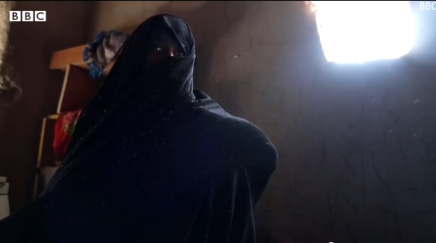 Matka z Afghánistánu byla nucena prodat svou dceru kvůli chudobě.