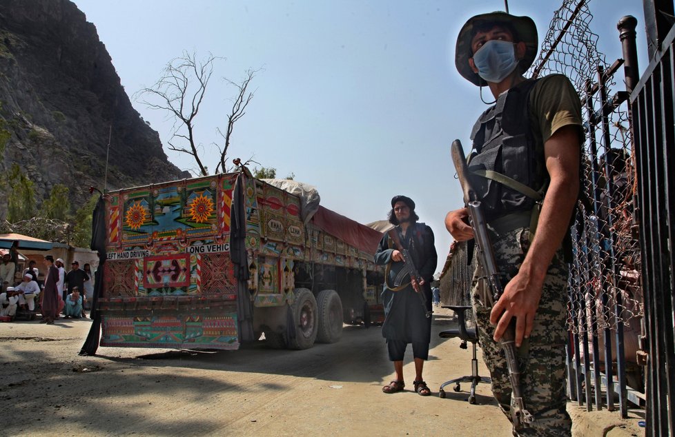 Hraniční přechod Torcham mezi Pákistánem a Afghánistánem.