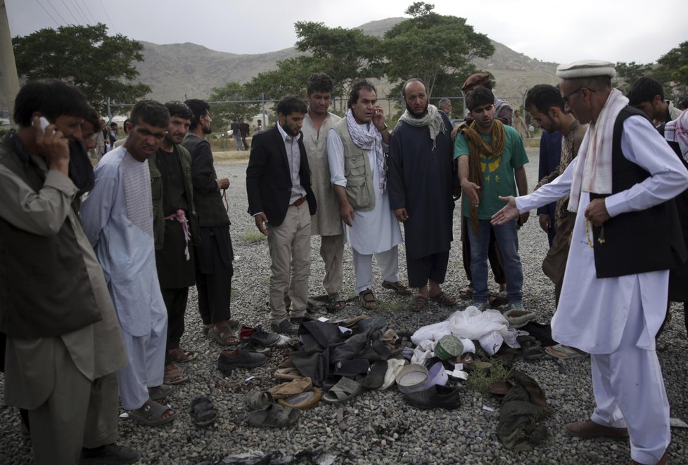 Výbuchy na pohřbu v Afghánistánu zabily nejméně 20 truchlících