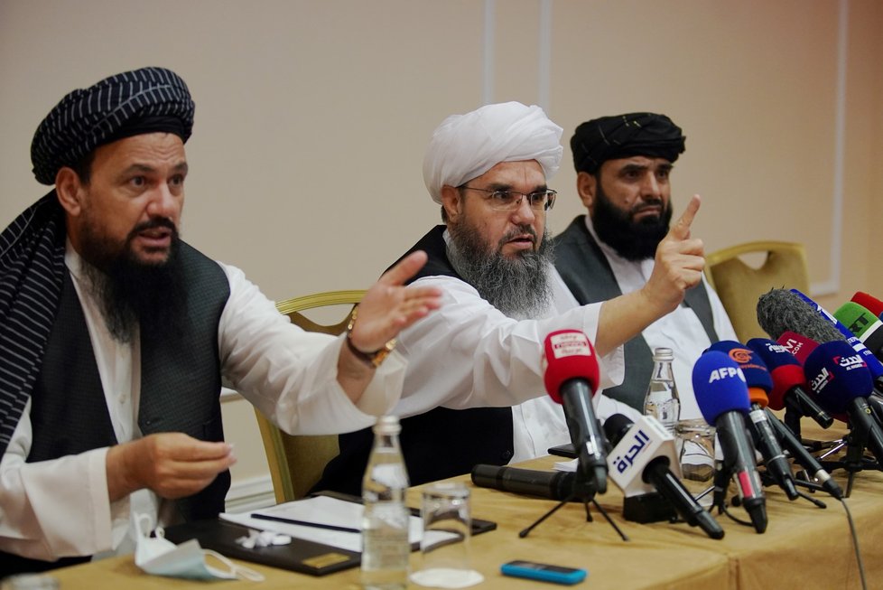 Představitelé Tálibánu na konferenci v Moskvě, 9. července 2021.