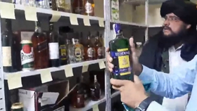 Tálibán řádil na české ambasádě v Kábulu: Islamisté zírali na becherovku a slivovici 