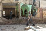 Následky exploze po výbuchu granátu, se kterým si hrály děti v Afghánistánu.