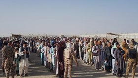 Zoufalá snaha Afghánců opustit zemi poté, co se vlády ujal Tálibán: Nával na Hranici s Pákistánem (21.8.2021)
