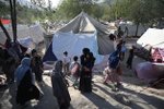Rodiny, které uprchly z afghánského města Kunduz před Tálibánem: Dorazily do Kábulu, kterého se však hnutí zmocnilo také