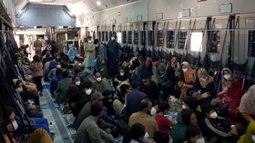 Evakuace lidí z Afghánistánu pokračují, (25.08.2021).
