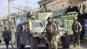Rusko podle britského listu The Times posílá každý měsíc islamistickému hnutí Tálibán do Afghánistánu cisterny s pohonnými hmotami v hodnotě 2,5 milionu dolarů.