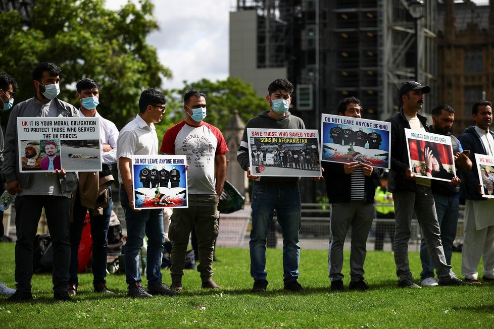 Protest v Londýně za pomoc Afgháncům poté, co se v jejich zemi ujal moci Tálibán (18.8.2021)