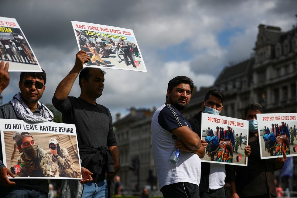 Protest v Londýně za pomoc Afgháncům poté, co se v jejich zemi ujal moci Tálibán (18.8.2021)