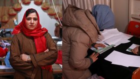 „Nikdy jsme to nevzdaly.“ Afghánky pokračují navzdory Tálibánu v boji za vzdělání