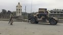 Nejméně sedm lidí zahynulo a dalších 327 utrpělo zranění při útoku talibanu v centru afghánské metropole Kábulu