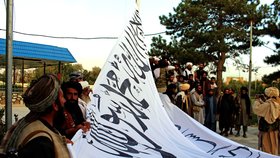 Talibán se zmocňuje Afghánistánu: Hnutí oslavuje průnik do Kábuly (15.8.2021)