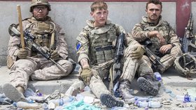 Britští a američtí vojáci v Afghánistánu.