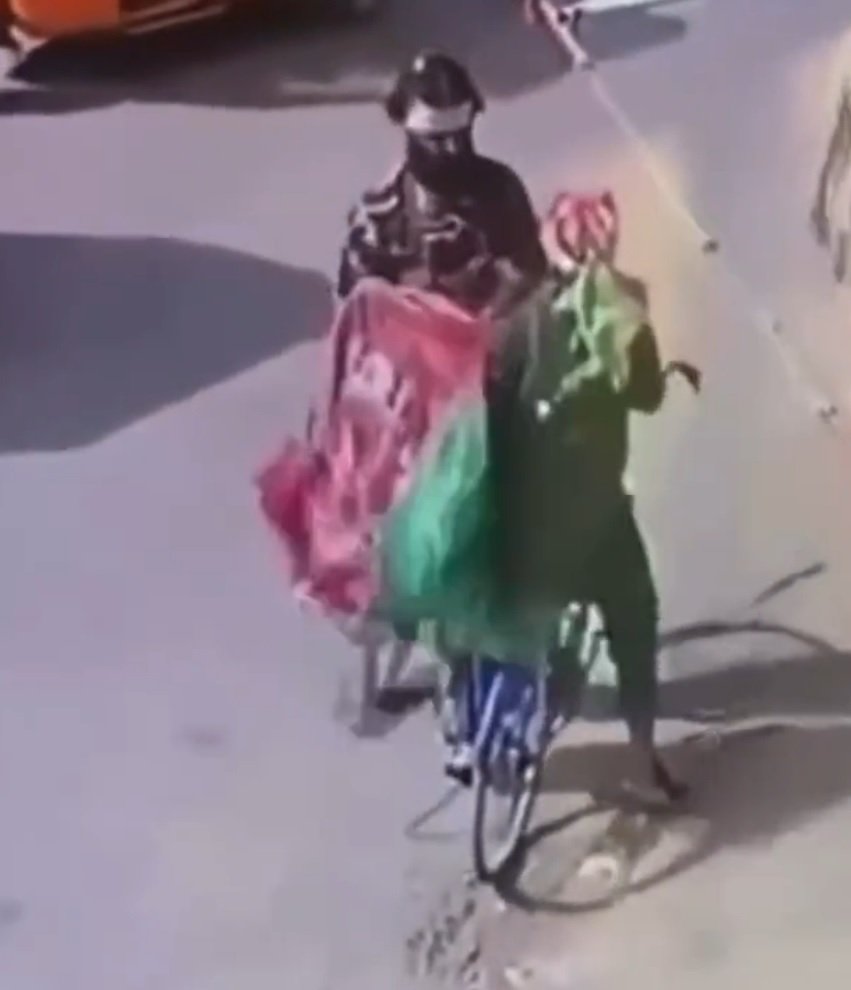 Tálibán trestá všechny, kdo se odváží ukázat s afghánskou vlajkou