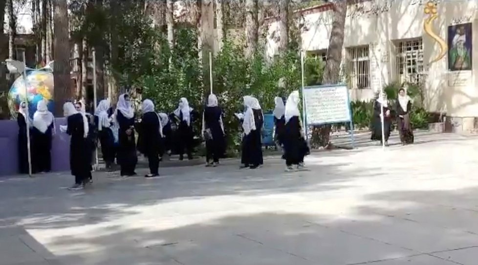 V Herátu se dívky vrátily do škol.