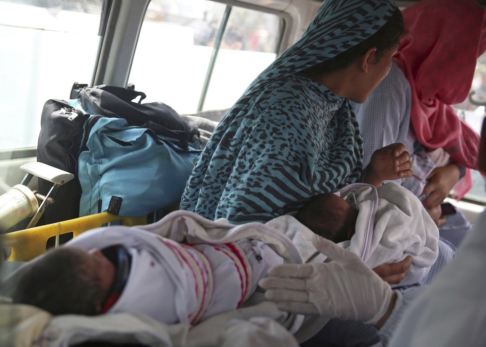 Teroristický útok v nemocnici v Kábulu si vyžádal 24 obětí, včetně dvou novorozenců, (14.05.2020).