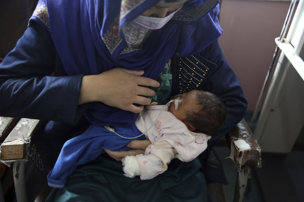 Teroristický útok v nemocnici v Kábulu si vyžádal 24 obětí, včetně dvou novorozenců, (14.05.2020).