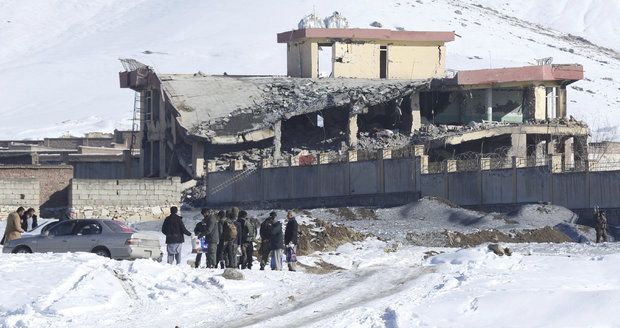 Po útoku Tálibánu na výcvikové středisko přes 120 mrtvých. Čechům se vyhnul