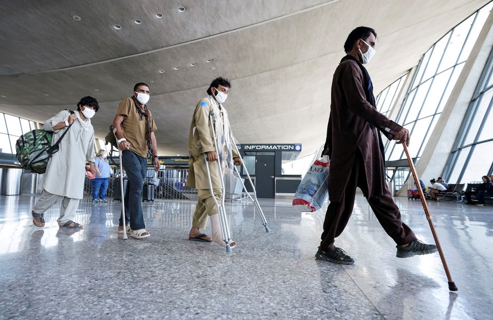 Washington Dulles International Airport: Přílet Afghánců po evakuaci.