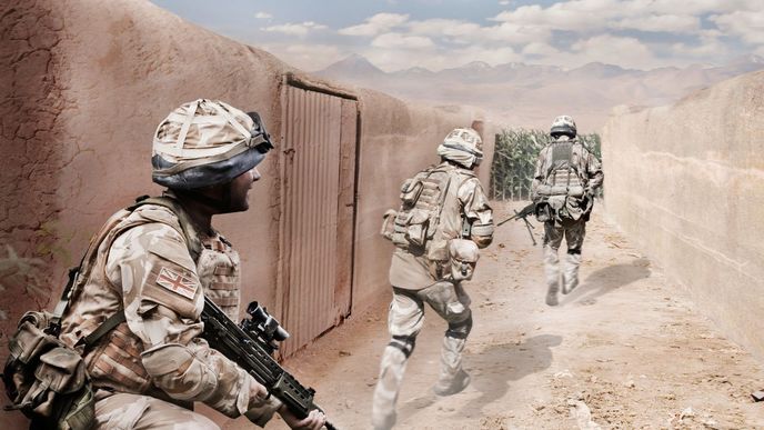 Britští vojáci při zátahu v Afghánistánu