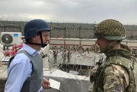 Mocnosti zastavují evakuace z Afghánistánu. Až 1000 pomocníků Britů se pomoci nedočká