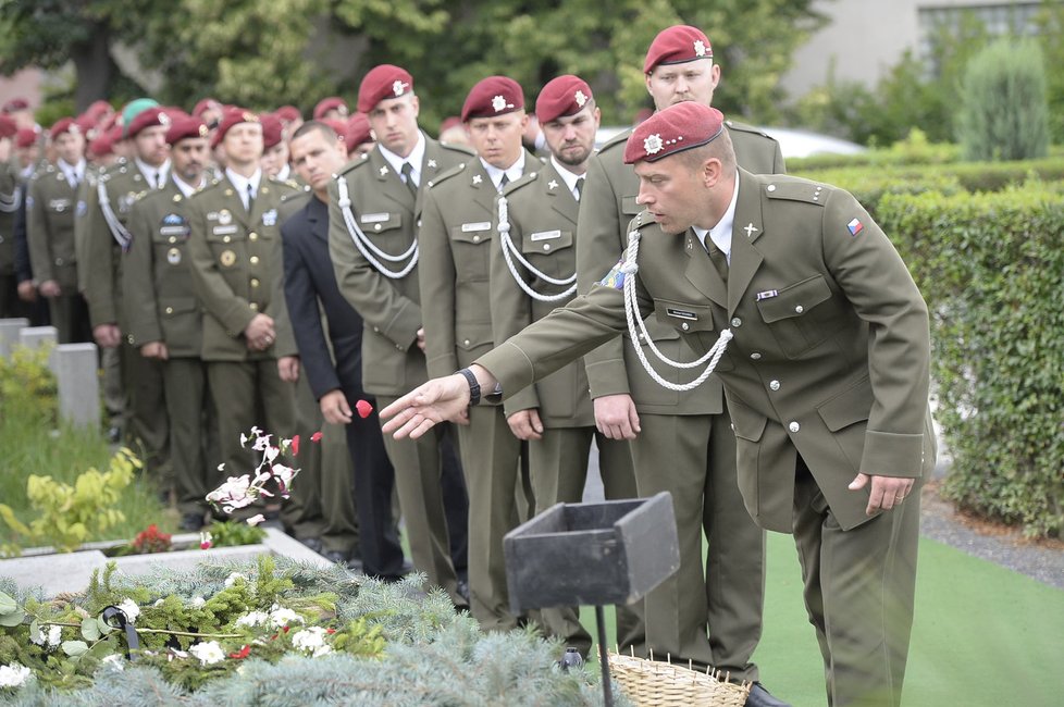 Pohřeb rotmistra beneše v Chomutově: Poslední rozloučení s padlým vojákem z Afghánistánu