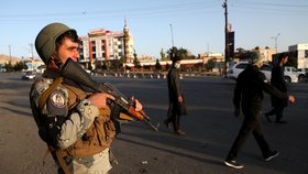 Prezidentské volby v Afghánistánu provází kvůli obavám z útoků mimořádná bezpečnostní opatření.