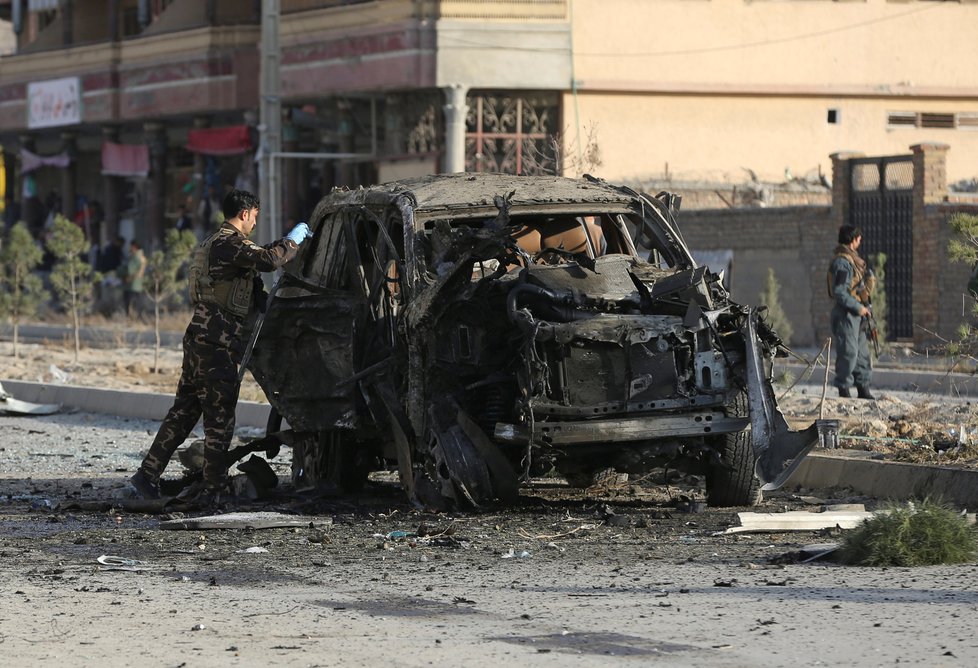 Výbuchy a útoky jsou v Afghánistánu takřka na denním pořádku, civilisté dál umírají