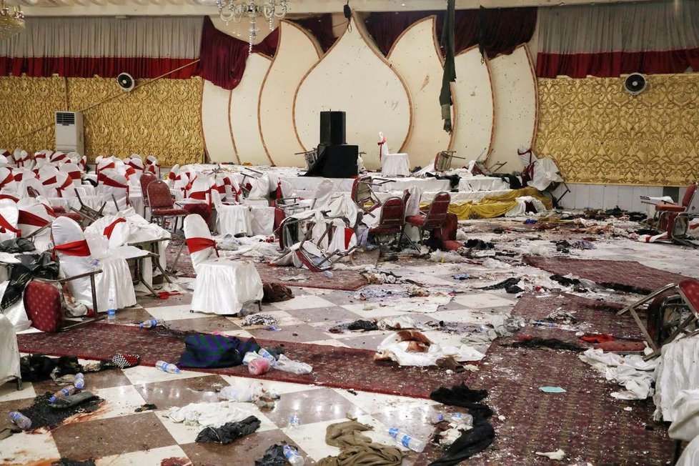 Snímky ze svatby nahánějící hrůzu: atentátník se údajně odpálil u tanečního parketu. Síla výbuchu rozmetala okolní židle, stoly, výzdobu a řadu rodin připravila o své blízké