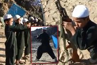 Malí Talibánci: Takhle se pětileté děti učí zabíjet!