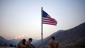 Američtí vojáci v Afghánistánu si připomínají desetileté výročí teroristických útoků na Spojené státy (11. 9. 2011).