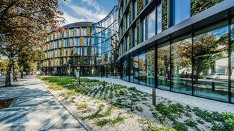 OBRAZEM: Zelená architektura. I v Česku přibývá příroda na střechách nebo pláštích kanceláří