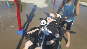 Pětiletý Carter Roberts patřil mezi děti s paralytickou nemocí AFM. Minulý měsíc zemřel.