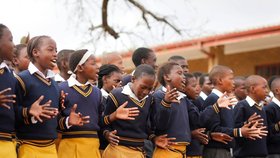 Studentka v Etiopii psala školní testy 30 minut po porodu